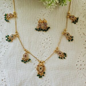 7 pendant necklace set